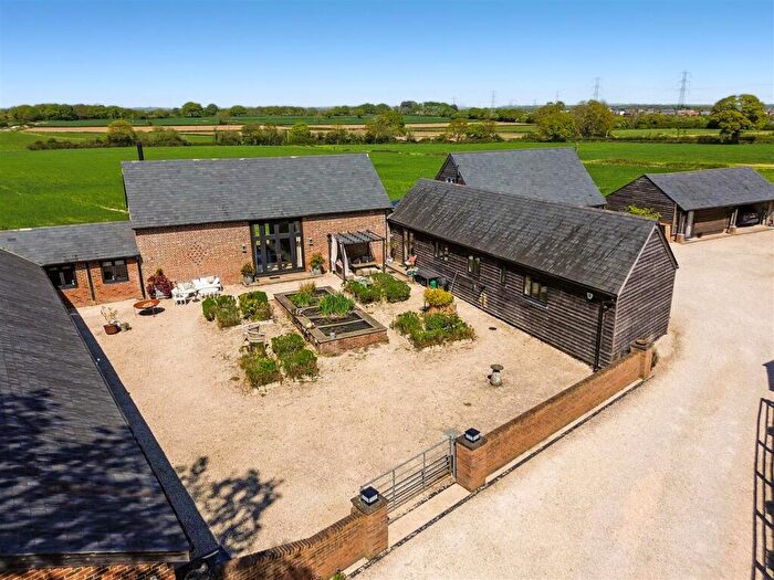 5 Bedroom Detached House For Sale In Newlands Lane, Purbrook Heath, PO7