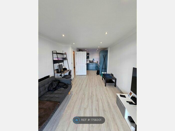 1 Bedroom Flat To Rent In Maltings Close, London, E3