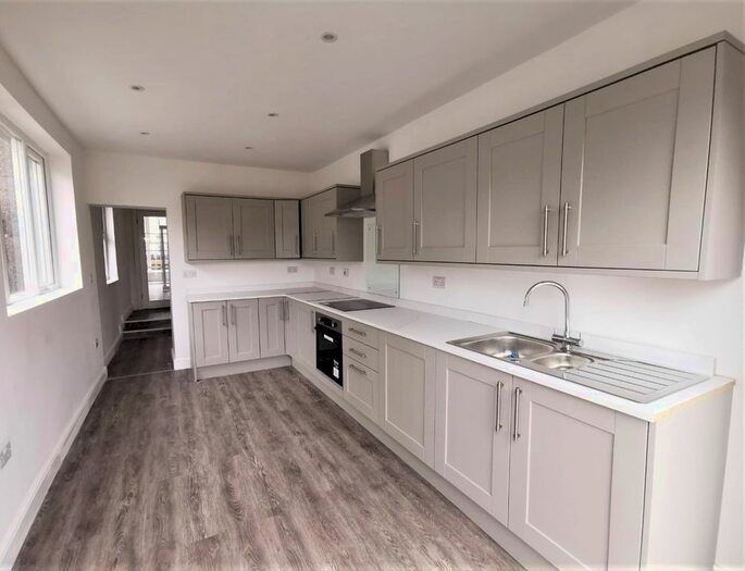 4 Bedroom Terraced House To Rent In Cory Street, Swansea, SA2