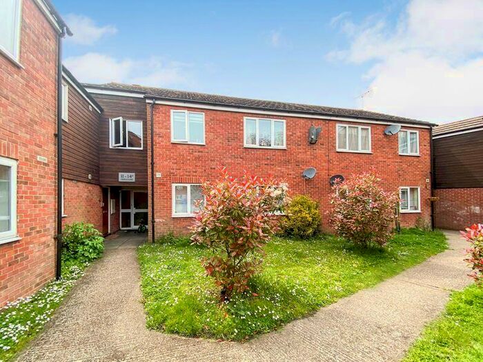 2 Bedroom Flat To Rent In Two Bedroom First Floor Flat In Gidea Close, South Ockendon, Essex, RM15