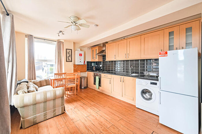 1 Bedroom Flat For Sale In St Leonards Street, Bow, London, E3