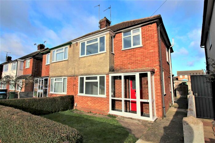 3 Bedroom Semi-Detached House To Rent In Weedon Road, Aylesbury, HP19