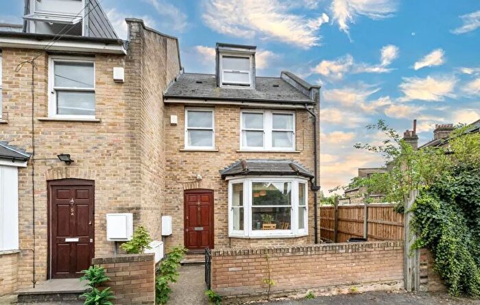 3 Bedroom Semi Detached House To Rent In Carlisle Road, London, N4