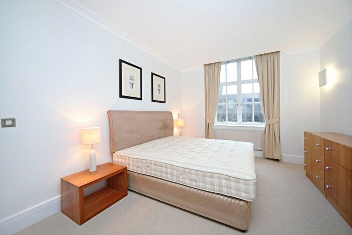 3 Bedroom Flat To Rent In Russell Square, London, WC1B