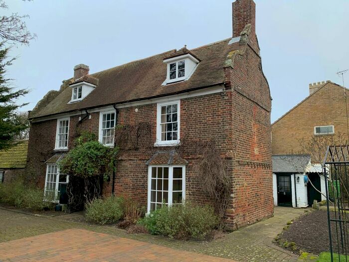 4 Bedroom Detached House To Rent In The Square, Birchington, CT7