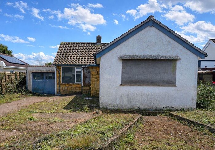 2 Bedroom Bungalow For Sale In Kingsway Avenue, Paignton, Devon, TQ4