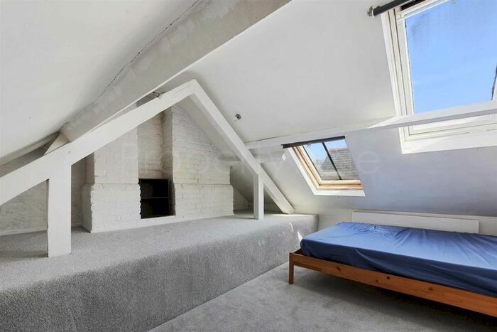 3 Bedroom Flat To Rent In Dresden Road, Archway, N19