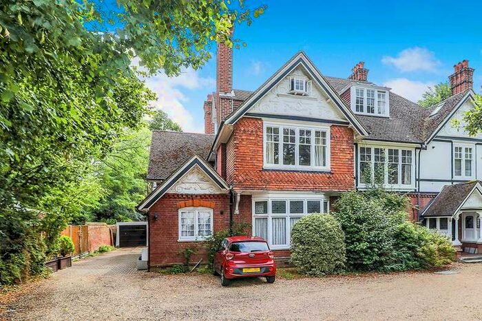 Apartment To Rent In Langley Avenue, Surbiton, KT6