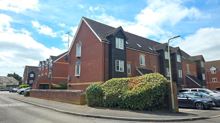 2 Bedroom Apartment For Sale In Harbury Court, Newbury, RG14