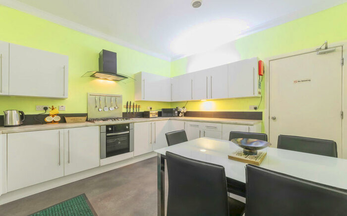 7 Bedroom Apartment To Rent In Granville Street, G3