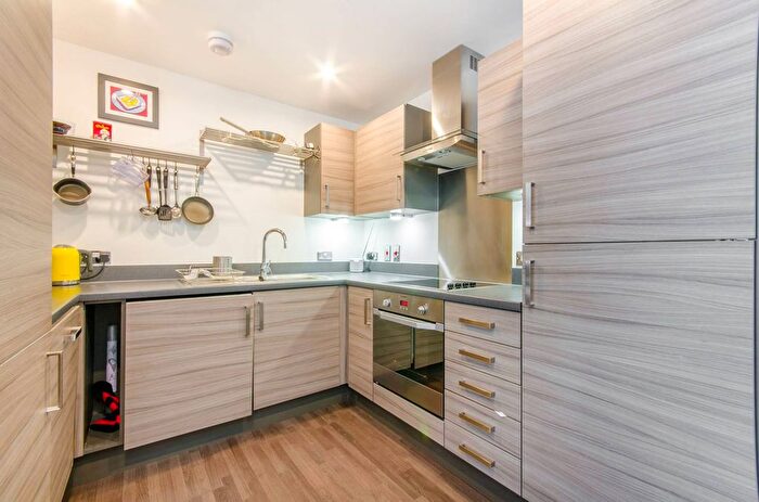 1 Bedroom Flat To Rent In Dance Square, Clerkenwell, London, EC1V