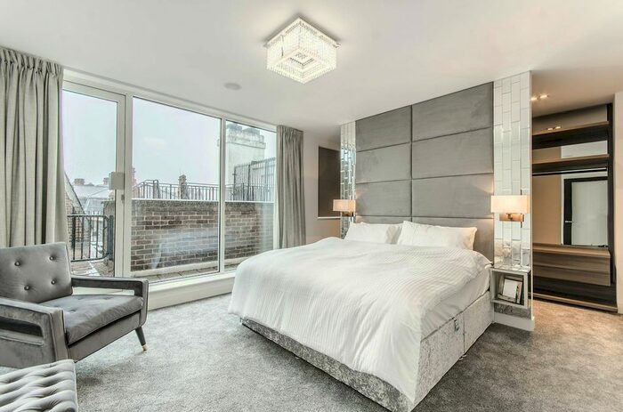 3 Bedroom Maisonette For Sale In Queens Gate, South Kensington, London, SW7