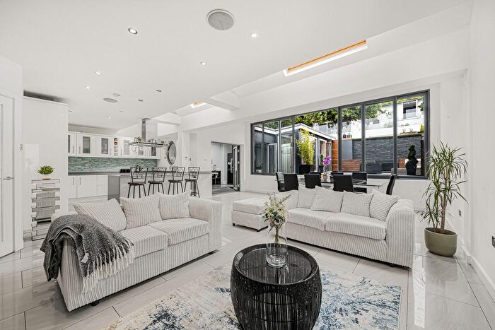 5 Bedroom Detached House For Sale In Hartfield Crescent, West Wickham, BR4