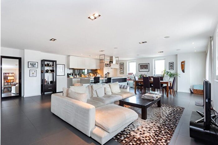 3 Bedroom Flat For Sale In Wharf Road, London, N1