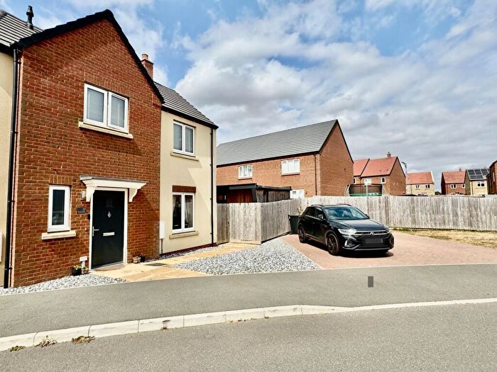 3 Bedroom Semi-Detached House For Sale In Brawn Drive, Raunds, Wellingborough, NN9