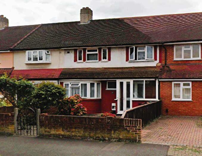 4 Bedroom Terraced House For Sale In Hampton Lane, Feltham, Middlesex, TW13