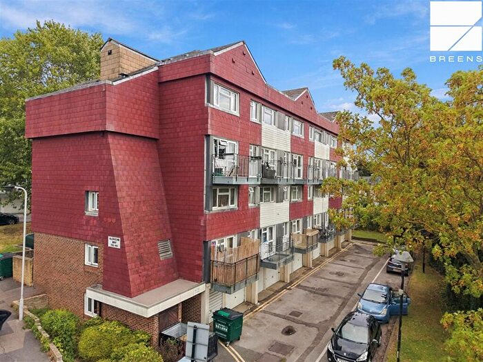 4 Bedroom Flat For Sale In Aldriche Way, London, E4