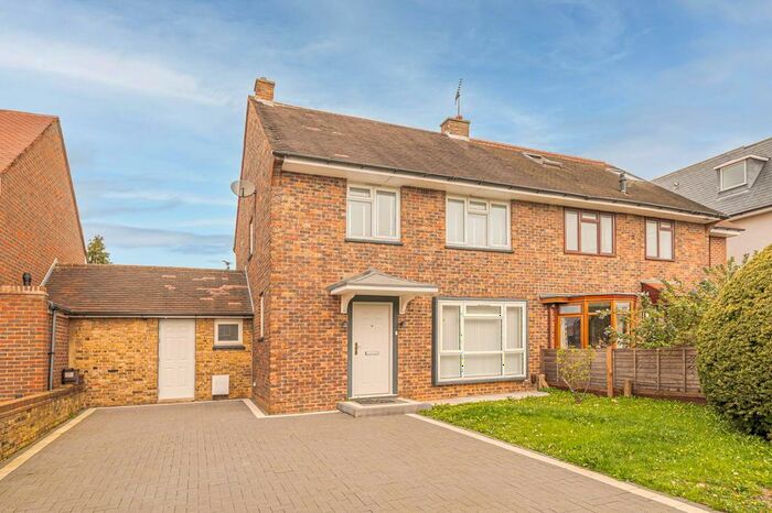 3 Bedroom Property To Rent In Kingsgate Avenue, Church End, London, N3