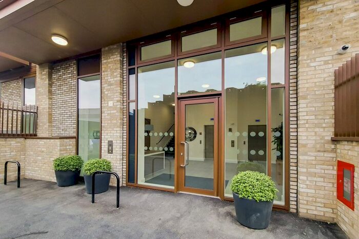 2 Bedroom Flat To Rent In Pontoon Reach, Royal Docks, London, E16