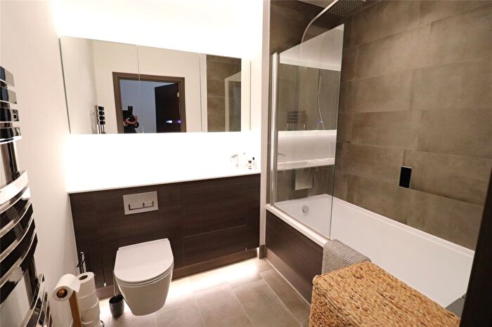 1 Bedroom Flat For Sale In Fairfax Drive, Westcliff On Sea, Essex, SS0