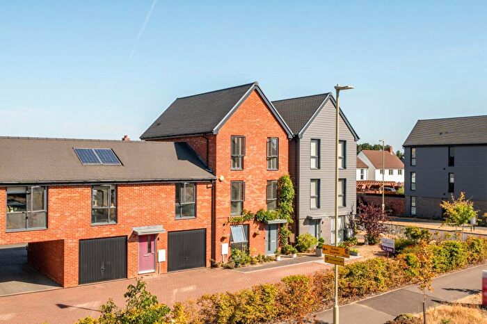 3 Bedroom End Of Terrace House For Sale In Thorpe Close, Bordon, GU35