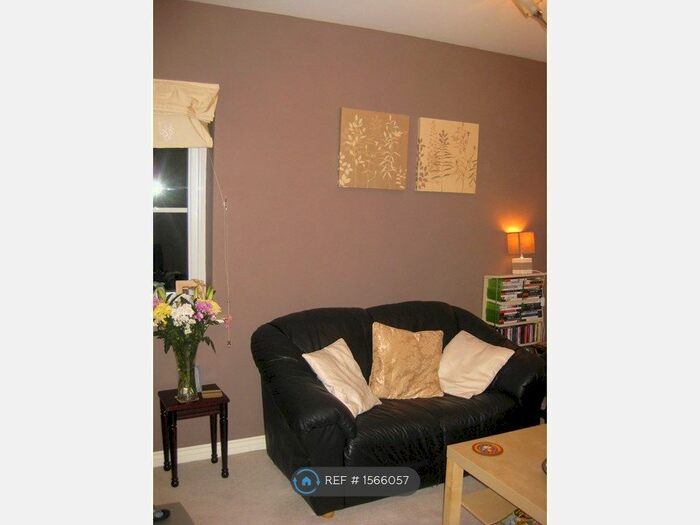 2 Bedroom Flat To Rent In Windrush Close, Walsall, WS3