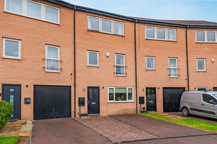 4 Bedroom Town House For Sale In Ascot Drive, Dinnington, Sheffield, S25