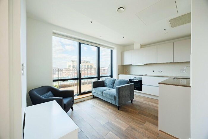 1 Bedroom Flat To Rent In Three Colts Lane, London, E2