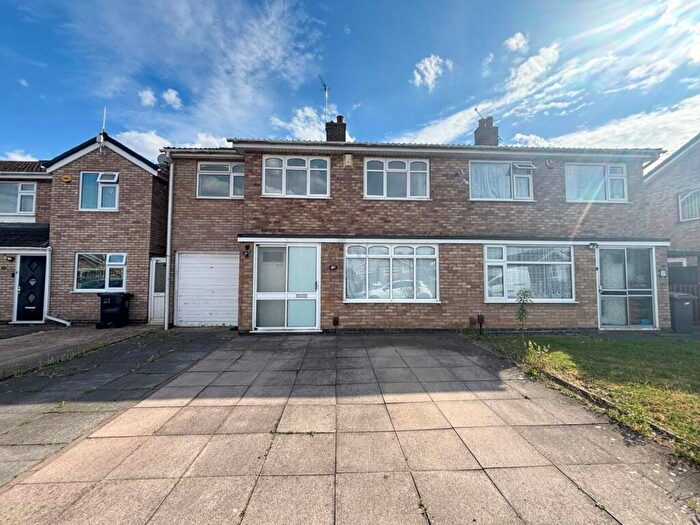 4 Bedroom Semi-Detached House To Rent In Birsmore Avenue, Leicester, LE4