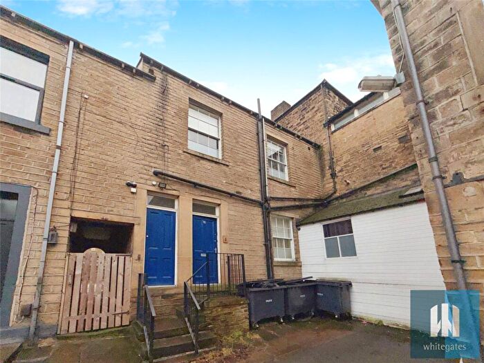 3 Bedroom Terraced House To Rent In Fitzwilliam Street, Town Centre, Huddersfield, HD1