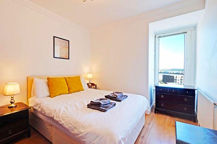 2 Bedroom Apartment To Rent In New Road, Rochester, ME1