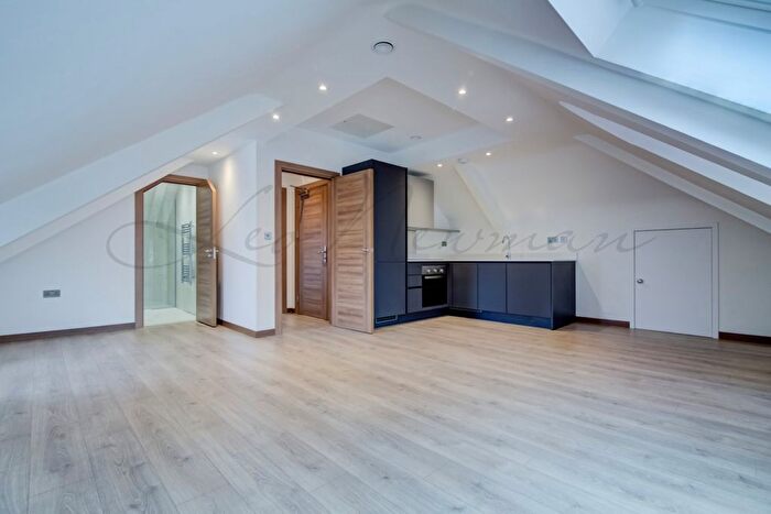 1 Bedroom Flat To Rent In Harvest Lane, Surrey, KT7