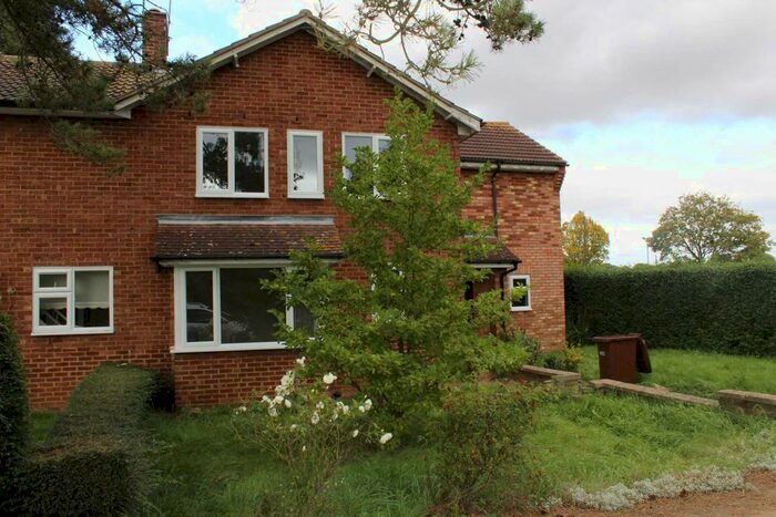 4 Bedroom Semi-Detached House To Rent In Purwell Lane, Hitchin SG4
