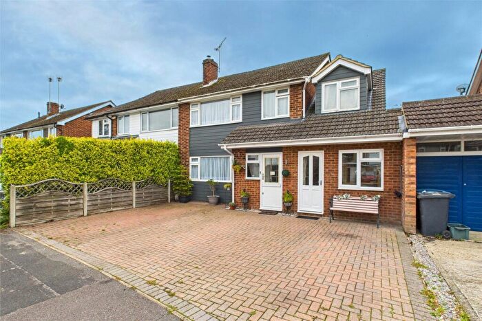 5 Bedroom Semi-Detached House For Sale In Ives Close, Yateley, GU46