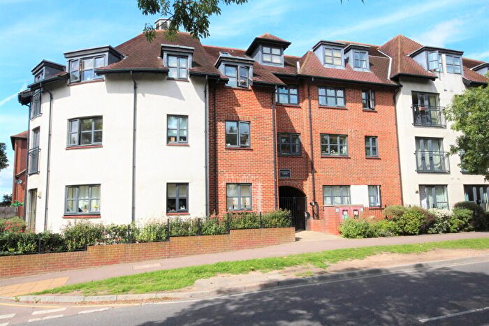 2 Bedroom Flat For Sale In Dunkerley Court, Birds Hill, Letchworth Garden City, SG6