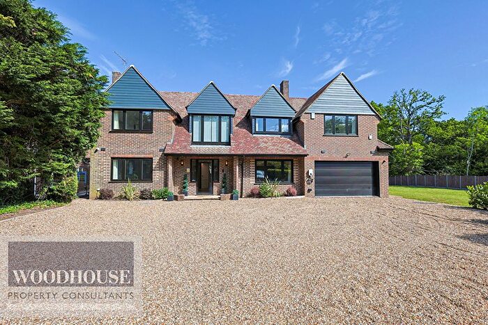 5 Bedroom Detached House To Rent In Camlet Way, Barnet, EN4