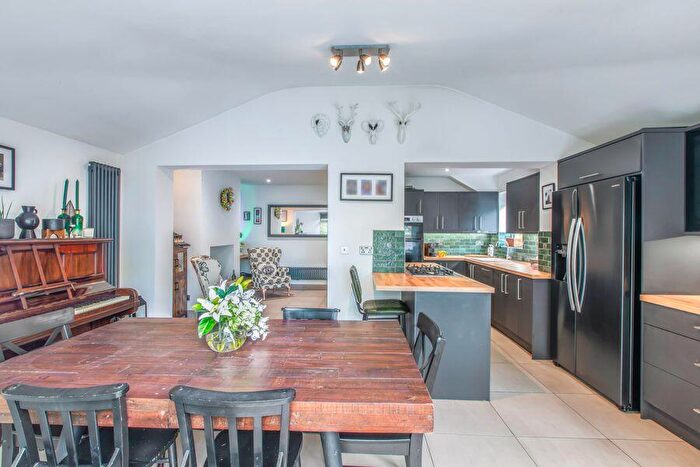 3 Bedroom Semi-Detached House For Sale In Gledhow Park Avenue, Chapel Allerton, LS7