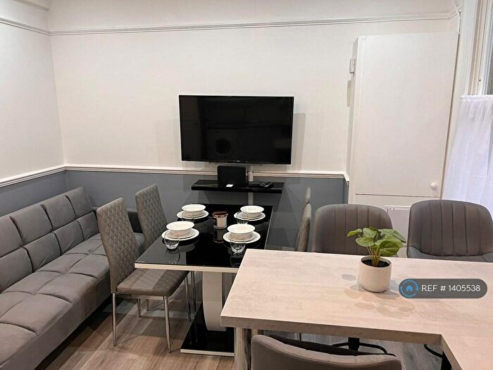 3 Bedroom Flat To Rent In Ranston Street, London, NW1