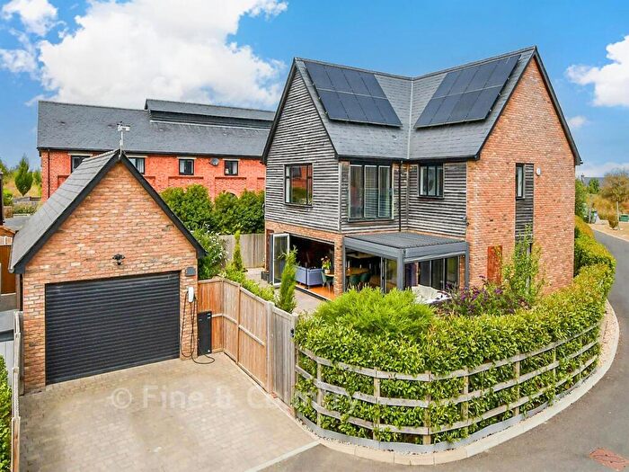 4 Bedroom Detached House For Sale In Elizabeth Drive, Woodnesborough, Sandwich, Kent, CT13