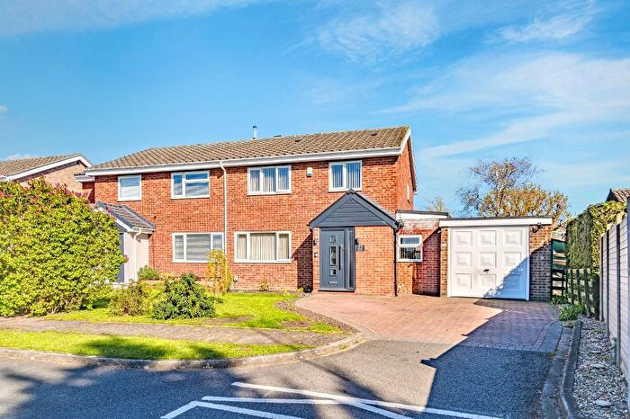 3 Bedroom Semi Detached House For Sale In Birkdale Road, Bedford, MK41