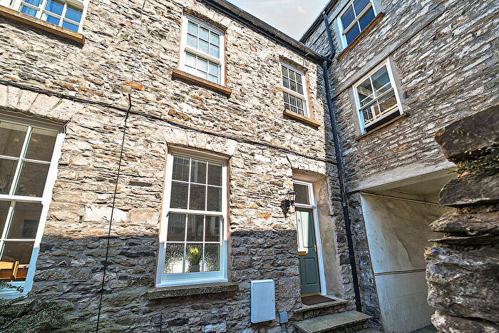 2 Bedroom Cottage To Rent In Grosvenor Court, Stramongate, Kendal, Cumbria, LA9