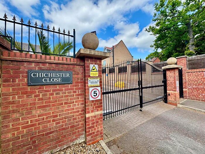 3 Bedroom Terraced House For Sale In Chichester Close, Chafford Hundred, Grays, RM16