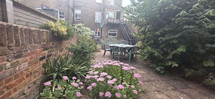 1 Bedroom Flat To Rent In Loftus Road, London, W12