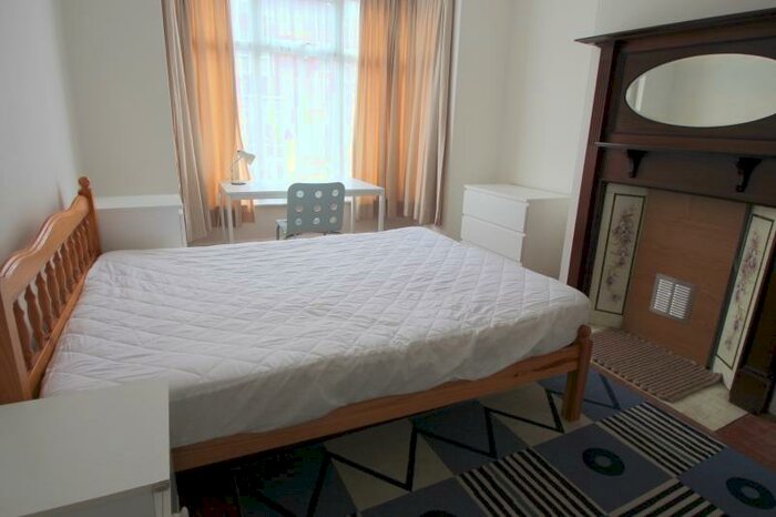 4 Bedroom Terraced House To Rent In Ash Road, Headingley, Leeds, LS6