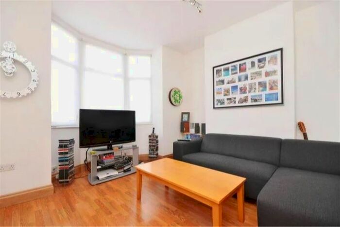 2 Bedroom Flat To Rent In Kitchener Road, East Finchley, N2