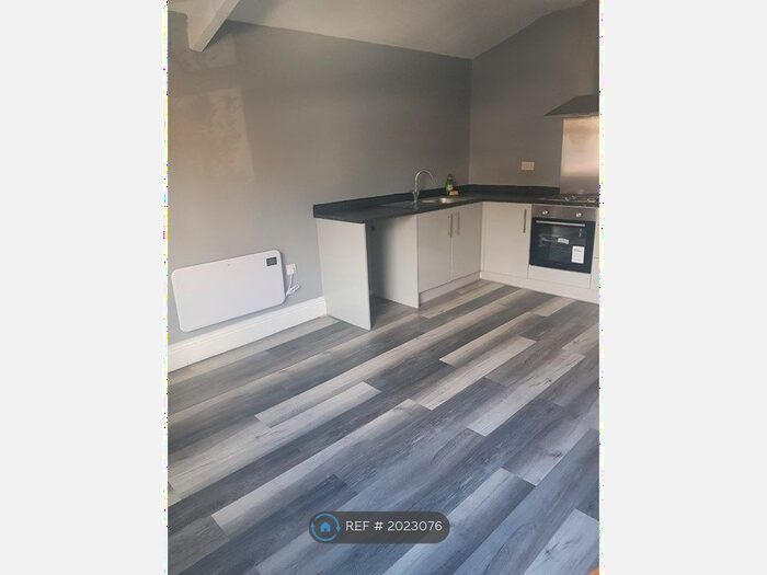 2 Bedroom Flat To Rent In () Savile Park Road, Halifax, HX1