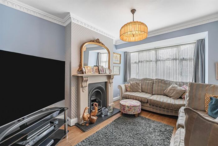 4 Bedroom Semi Detached House For Sale In Olron Crescent, Bexleyheath, DA6
