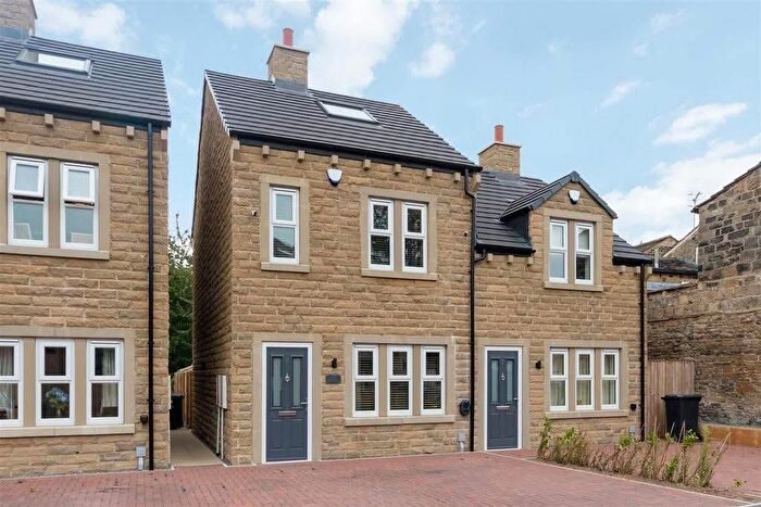 3 Bedroom Semi Detached House For Sale In Albion Close, Apperley Bridge, Bradford, BD10