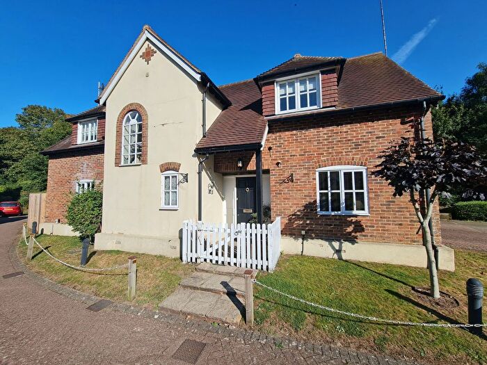 4 Bedroom Detached House For Sale In Meadow Way, Shooters Hill, Eythorne, CT15