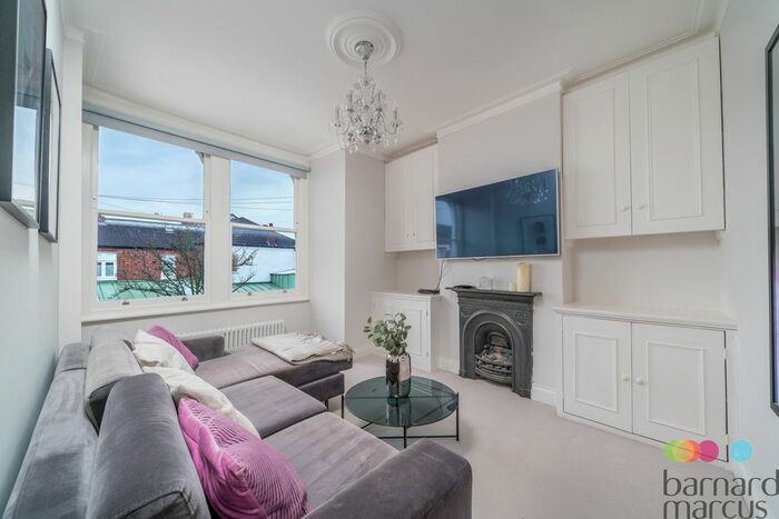 2 Bedroom Flat To Rent In Astonville Street, London, SW18